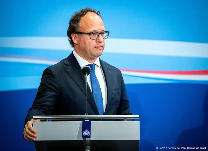 kabinet moet met fonds komen voor werknemer in thuisquarantaine
