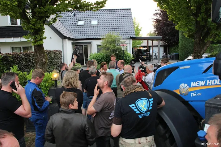 kabinet over boeren bij huis minister volstrekt onacceptabel