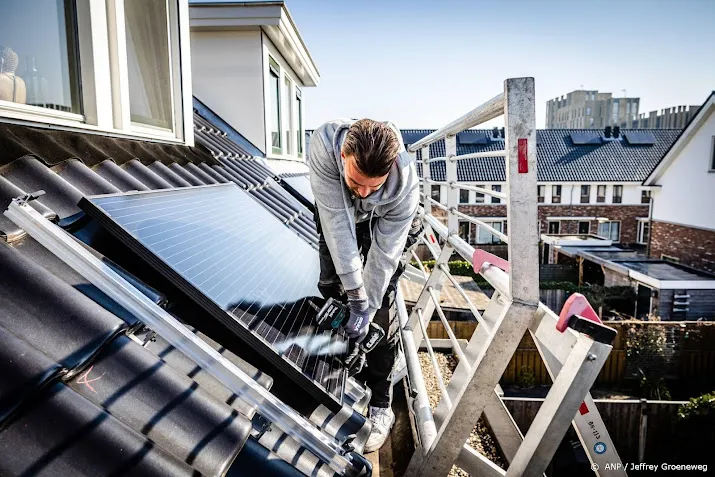 kabinet overweegt btw op zonnepaneel op dak te schrappen