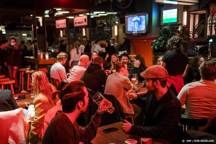 kabinet praat over horeca langer open en schrappen thuiswerken