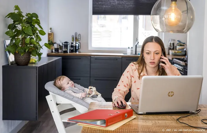 kabinet scherpt advies aan werk thuis of houd 15 meter afstand