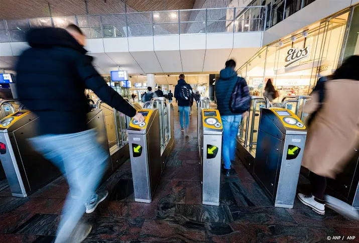 kabinet schuift ruim 200 miljoen van onderwijs naar ov bedrijven