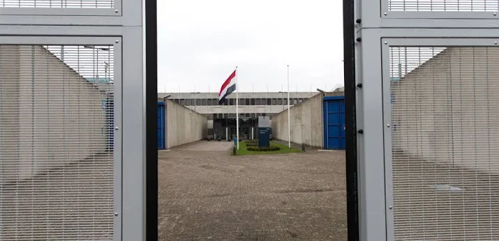 kabinet sluit vier gevangenissen