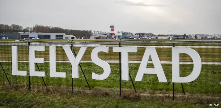 kabinet stelt besluit opening lelystad airport met twee jaar uit