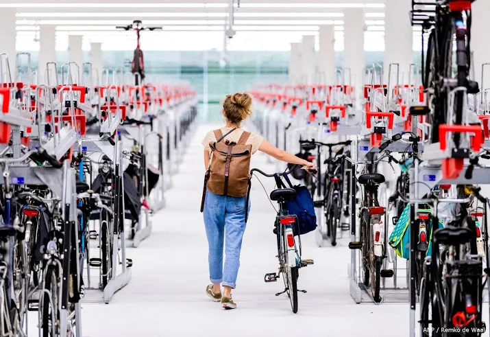 kabinet trekt beurs voor wegen stations en fietsenstallingen