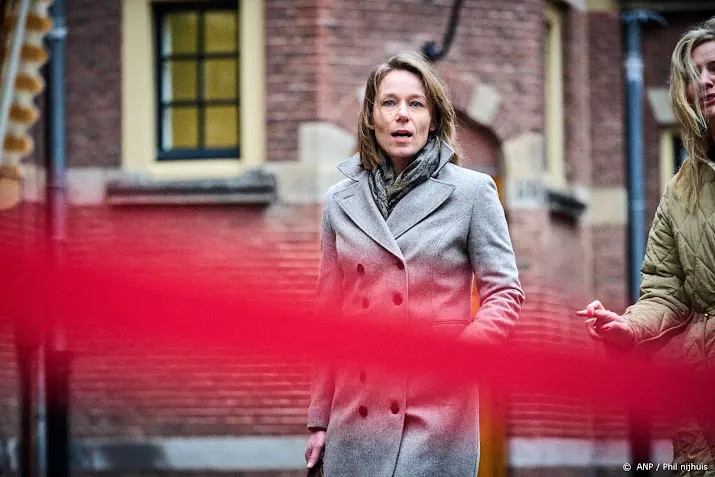 kabinet trekt geld uit voor veiligheid lokale bestuurders