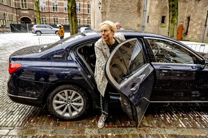 kabinet verbod trustdiensten voor russen naar raad van state
