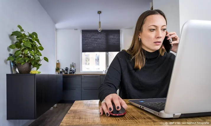 kabinet werk thuis als het kan op kantoor als het moet