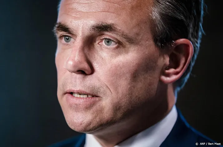 kabinet wil structureel minder vluchten toestaan op schiphol