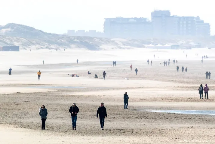 kalmte op stranden na oproep thuis te blijven