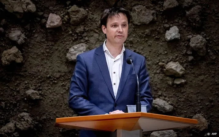 kamer altijd aangifte bij geweld tegen mensen met publieke taak