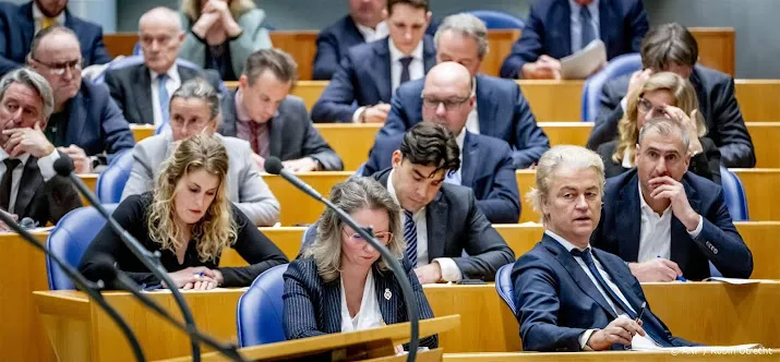 kamer gaat in debat over prille plannen voor programkabinet
