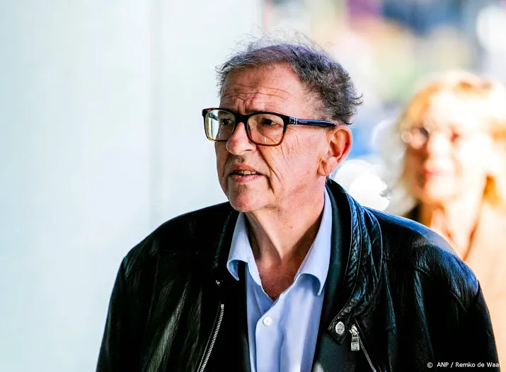 kamer herdenkt journalist max van weezel