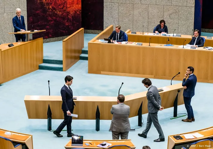 kamer kabinet had eerder en harder kunnen ingrijpen
