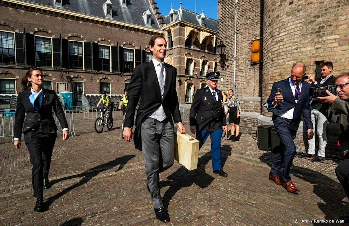 kamer kijk op prinsjesdag naar loonstijging
