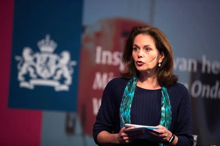 kamer schrikt van naderende fusiegolf mbo