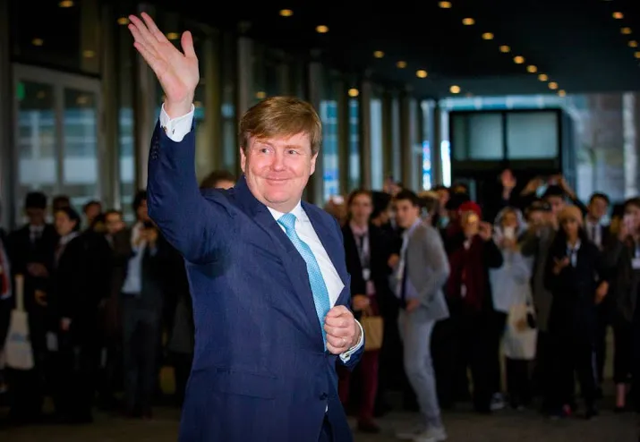 kamer steunt schrappen majesteitsschennis