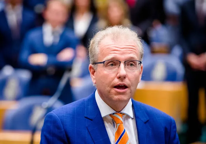 kamer verbolgen over falende aanpak verwarden
