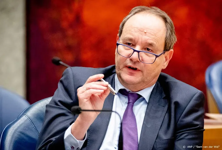 kamer voelt staatssecretarissen aan de tand over belastingdienst
