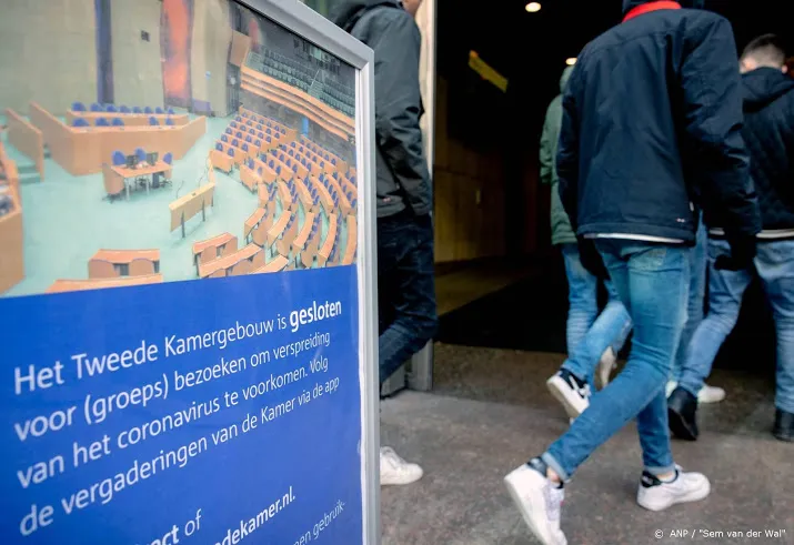 kamer werkt gewoon door maar wel met minder mensen