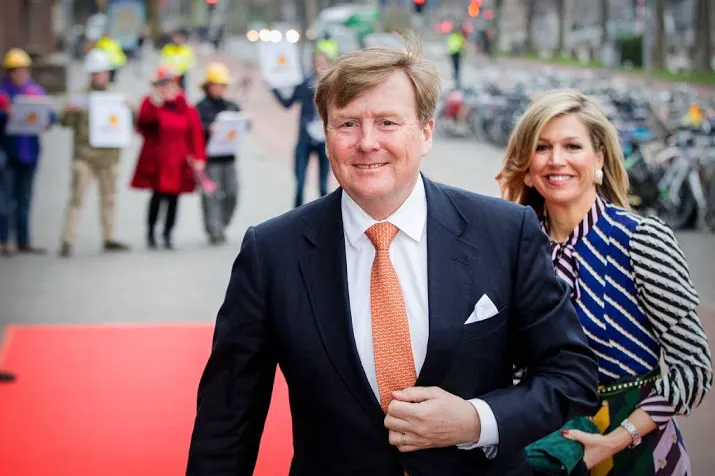 kamer wil lagere straf voor beledigen koning