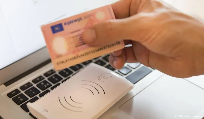 kamer wil meer actie om ongeldige rijbewijzen in te nemen
