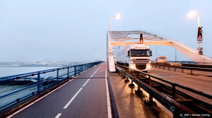 kamer wil opheldering over merwedebrug