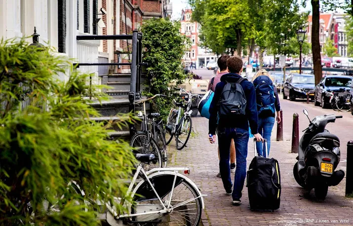 kamer wil strengere aanpak misbruik woningverhuur aan toeristen