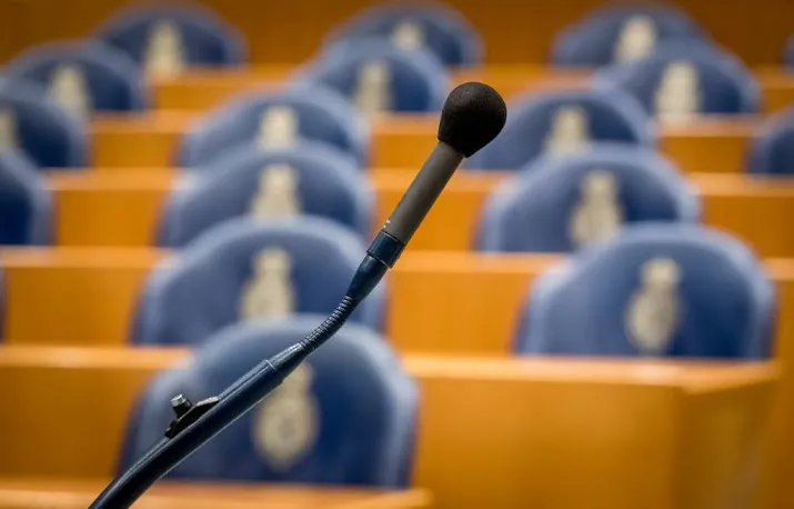 kamer wil uitleg over betonnen vloeren