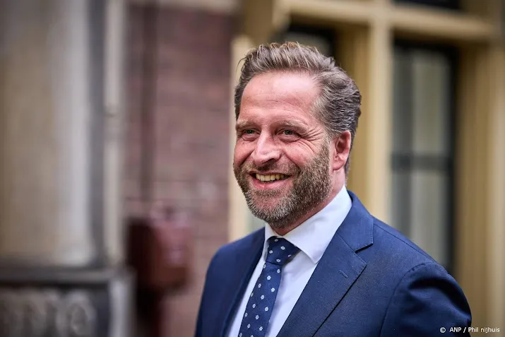 kamerleden danken de jonge in zijn mogelijk laatste coronadebat