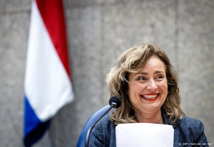 kamervoorzitter benadrukt iedereen moet coronaregels opvolgen