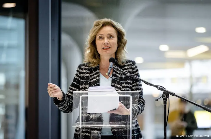 kamervoorzitter bergkamp herdenking met extra lading