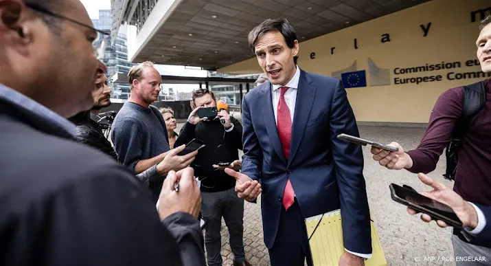 kandidaat eurocommissaris hoekstra doorstaat eerste test
