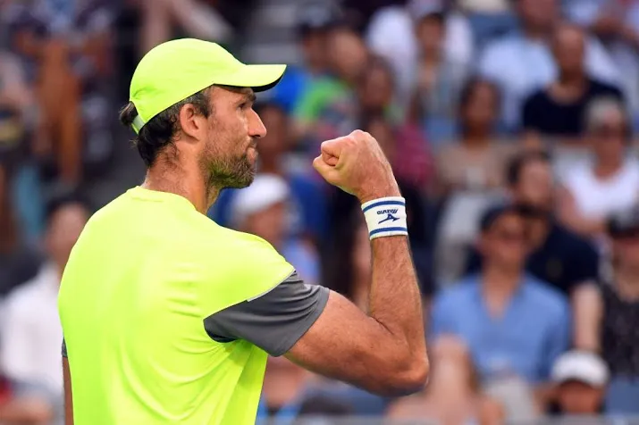 karlovic knalt robredo uit barcelona