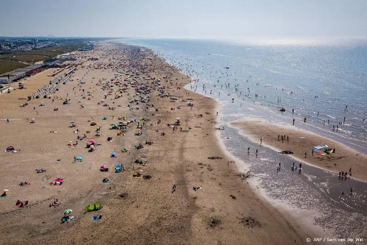 katwijk krijgt nieuw zand op het strand