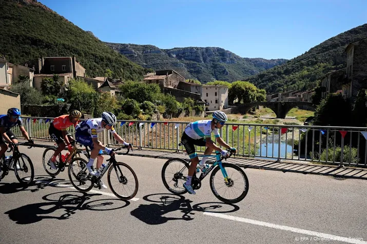 kazach loetsenko wint zesde rit tour