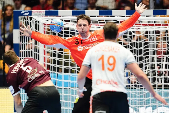keeperstrainer eijlers uit nood in wedstrijdselectie handballers