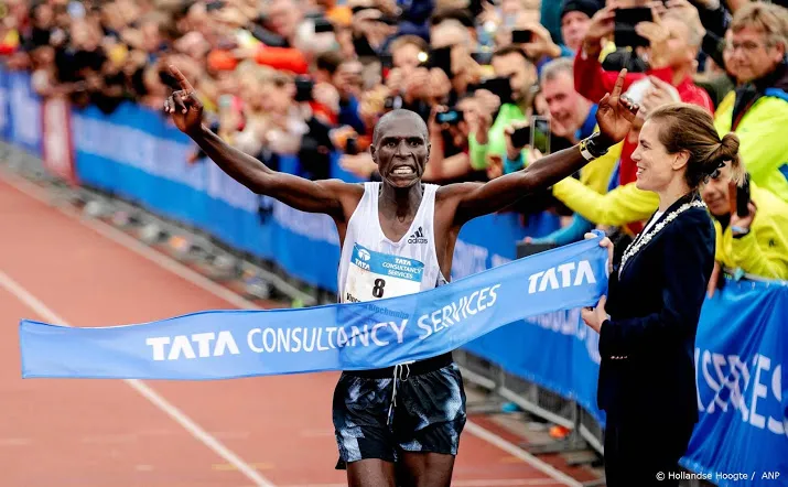 keniaan kipchumba wint marathon amsterdam