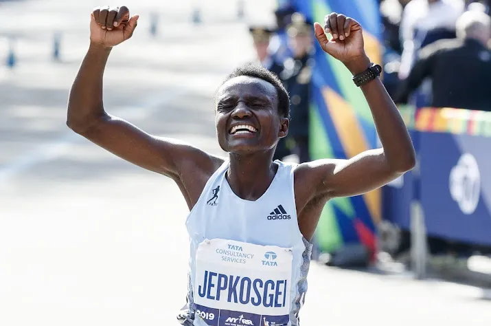 keniaanse atlete jepkosgei wint marathon londen