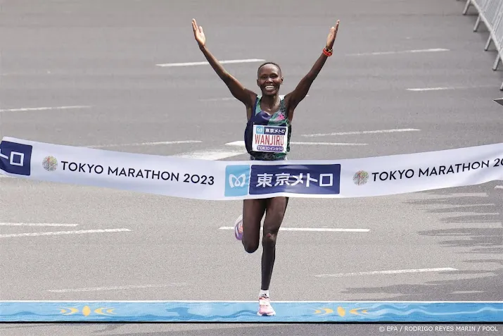keniaanse wanjiru wint marathon van tokio in zesde tijd ooit