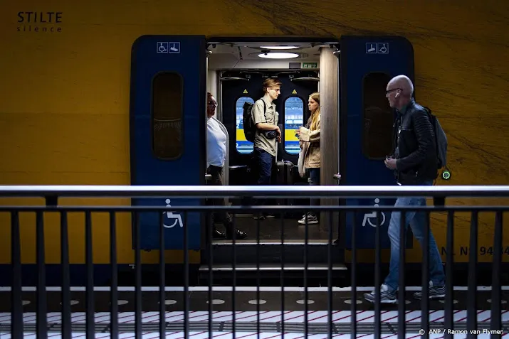 kennisinstituut vooral ov reiziger werkt veel thuis