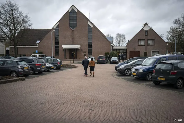 kerken laten 15 meter los beleid moskeeen varieert