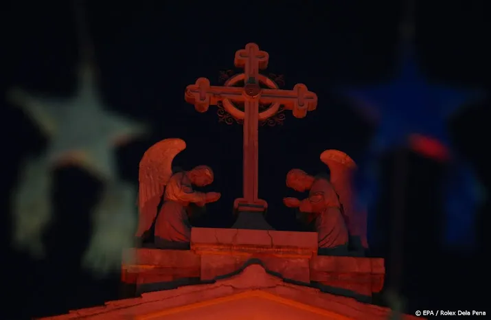 kerken woensdag in rood licht tegen vervolging christenen
