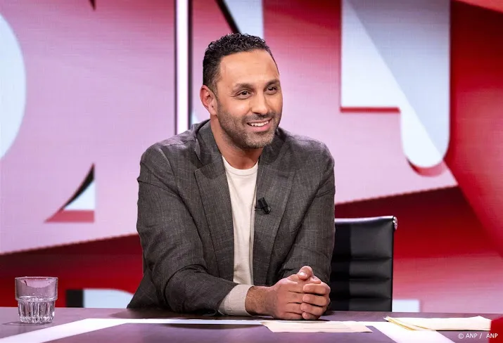 khalid kasem legt werk voorlopig neer na beschuldiging over omkoping