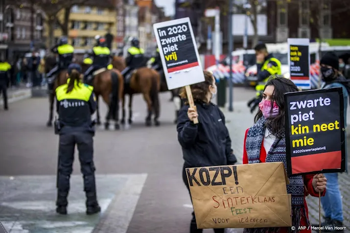 kick out zwarte piet ziet af van protest in volendam