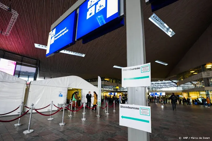 kiezers weten stemlokalen op ns stations goed te vinden