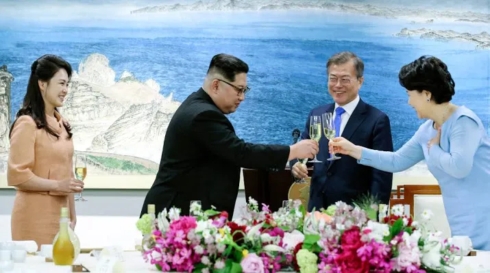 kim en trump spreken 45 minuten onder 4 ogen