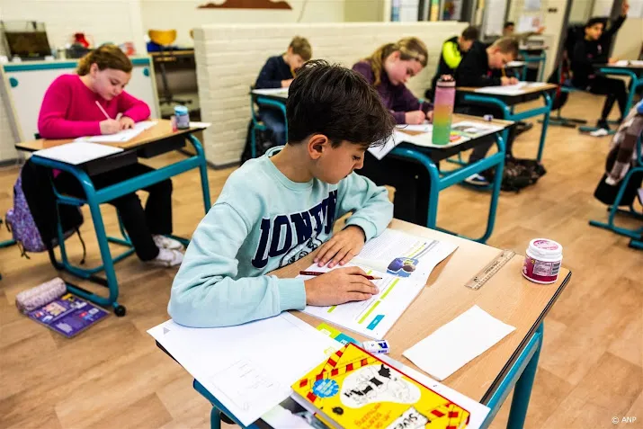 kinderen uit groep 8 moeten zich aanmelden voor middelbare school