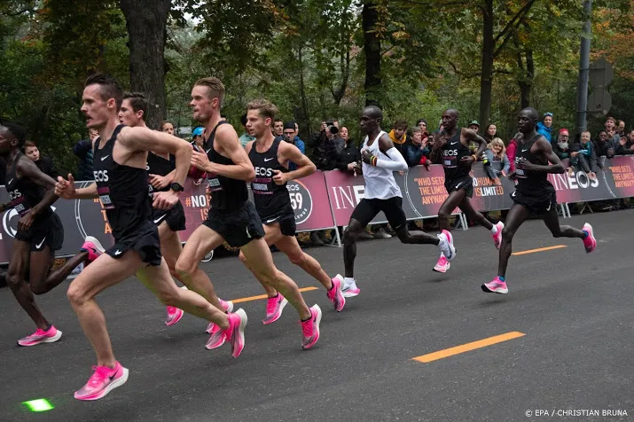 kipchoge doorbreekt magische grens van 2 uur