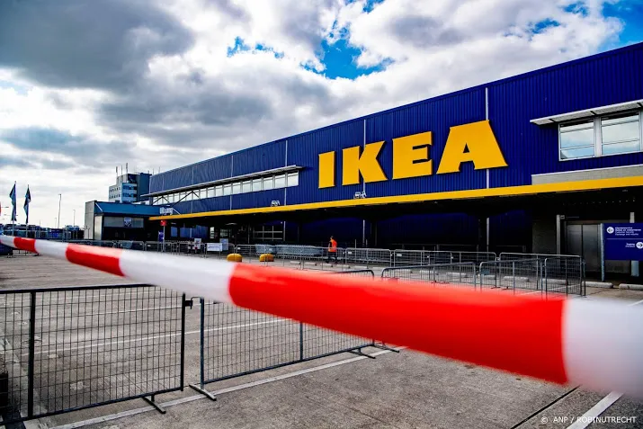 klanten ikea gewond door bijtende vloeistof in fles handgel